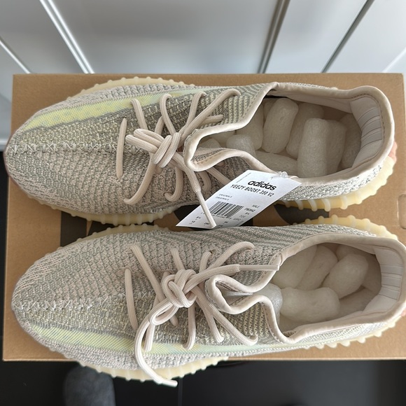Yeezy boost 350 Citrin - Picture 2 of 5